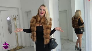 porn clip 21 Fitness-Maus – Auf dem Weg zur Familienfeier – und dann das - german clips - german porn watch free hardcore porn videos-1