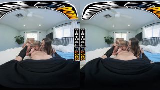 VirtualPorn Lolly Dames, Honey Hayes Step Mom Sex Tutorial (GearVR)-3