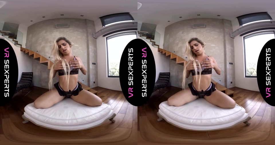 VRSexperts presents It’s Hot In Here - Mia Linz | 4k | 3d porn 