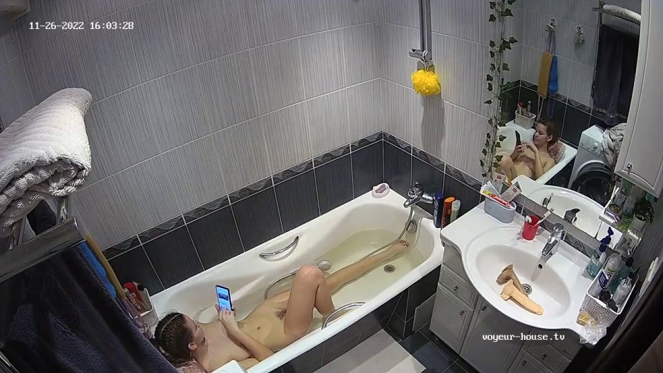 Flamy Nika 22 11 26 ariela bath 720p