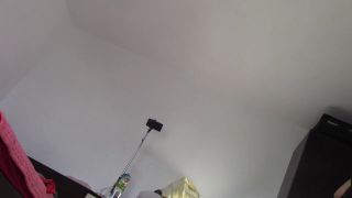 HairyMaid - Esposa sexy se diverte experimentando roupas e cortando-as. Morena dança nua pela casa.-6