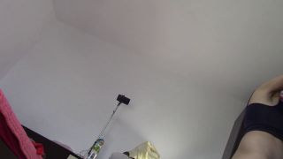 HairyMaid - Esposa sexy se diverte experimentando roupas e cortando-as. Morena dança nua pela casa.-7