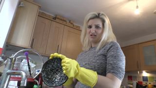 Bad Dolly – I Hate Washing Up POV-3