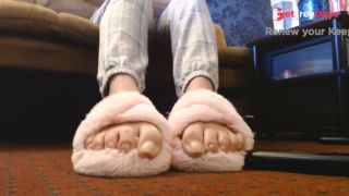 [GetFreeDays.com] Soft Fuzzy Pink Criss-Cross Slippers Slides Closeup No Toe Polish Adult Leak December 2022-1