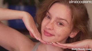 Hot Babes Mary Moody Teases her Curves like an Artistic Babe in her OnlyFans Video Mary Moody-8