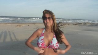 Amateur Party Girls Flash Their Tits On The Beach While On Spring Brea ...-3