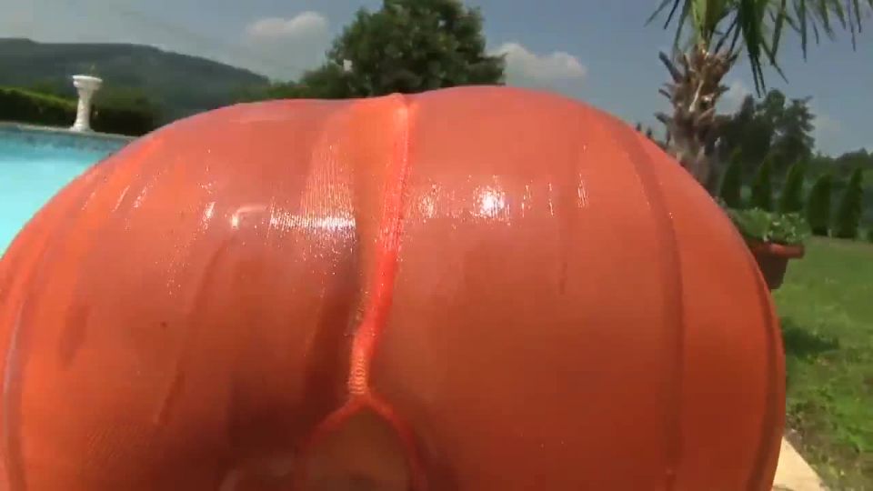 Poolside slut masturbates her ass and sy with big dildos ...