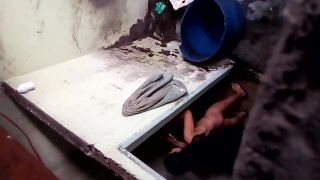 Really_sleazy_looking_bathroom-2