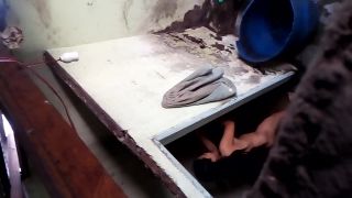 Really_sleazy_looking_bathroom-5