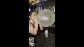 Many Vids - Buttplugbetty Blow To Pop At A Bar - Buttplugbetty-1