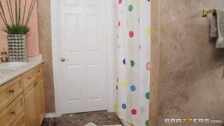 Video Abella Danger : Shower Curtain Cock 1080p FullHD-1