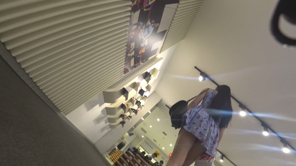 [thecandidforum.com] Girlfriends at the mall  [2017, Upskirt, Voyeur, 2160p, CamRip] | 2017 | voyeur