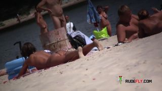 These 2 teenagers knead lotion on each other's  figures-2
