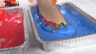 Brunette Diva Coats Her Feet And Hands With Paint To Create An Award-winning A.-4