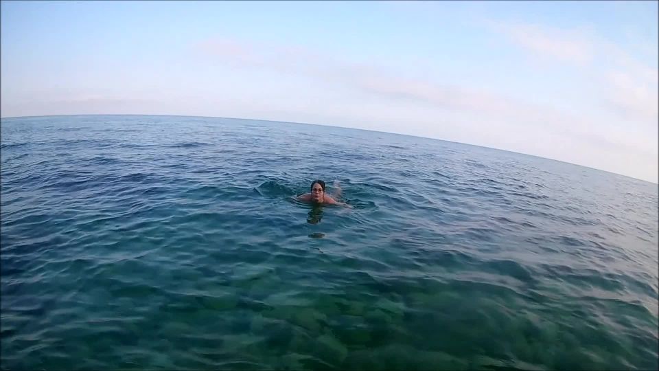 Public Blowjob While Swimming In The Sea 1080p