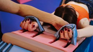 TicklingShow - KATE QUINN.-1