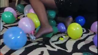 barbara - 2007-12-06 Balloon Crushing [foot fetish] - [Feet porn]-1