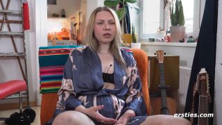 Ersties  Nelio Masturbiert Mit Ihrem Genoppten Glasdildo.-5