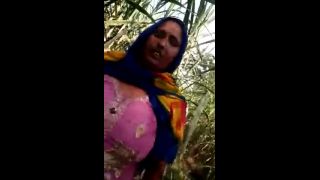 Desi aunty and old man caught having sex public forest video by-9