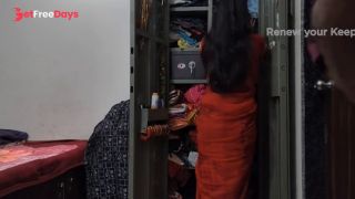 Desi bhabhi cupboard clean kar rahi thi tabhi uska devar akar chod diya-1