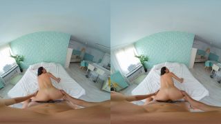 UltraHD 8K VR Latina Charlotte Grey Messing With A Model Org-2