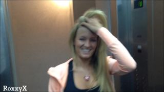 athletic warm up quickie in the elevator with roxxyx on milf porn -0