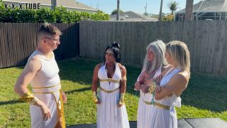  Lora Cross   foursome Lora Cross The King Fucks His Brides-2