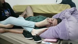 online video 34 latex fetish feet porn | sresrafeet 27-08-2020 Handjob cheirando os pezinhos. | feet-0