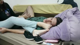 online video 34 latex fetish feet porn | sresrafeet 27-08-2020 Handjob cheirando os pezinhos. | feet-2