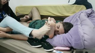 online video 34 latex fetish feet porn | sresrafeet 27-08-2020 Handjob cheirando os pezinhos. | feet-9