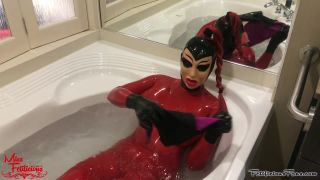 FetiliciousFans SiteRipPt 1Bath Time in Full Latex-8