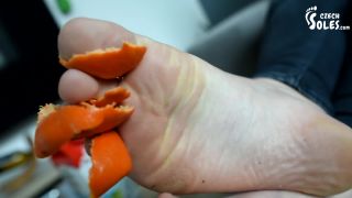[GetFreeDays.com] BBW Girl Having Fun With Her HUGE Feet Foot Fetish Bbw Fe jerk off instructions-7