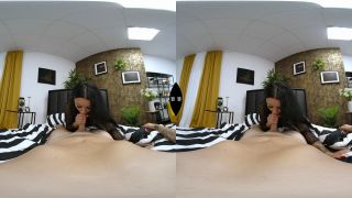 Daphne Klyde UltraHD 8K VR Wet Sex Oculus BIG CURVES-1