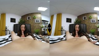 Daphne Klyde UltraHD 8K VR Wet Sex Oculus BIG CURVES-7