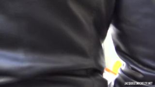 7108 Angelique, 27ans, libraire, vient avec une copine-1
