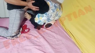 ماسك ذلة على ام صاحبو المحجبة وكل ما ينيك يصورها بالحجاب و بصوت وااضح ت.-1