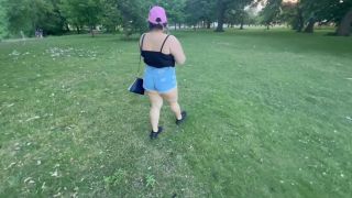 JohnandPamela - CULONA MILF GORDITA CULO GRANDE EN EL PARQUE CULO GORDO ME CHUPA LA VERGA Y YO A ELLA CULONAS LATINA-1