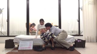 ReducingMosaic DVMM-290 一般男女モニタリングAV マジックミラーの向こうには実の娘（=彼女）！「娘がダメなら私が…」巨乳母がデカチンすぎて童貞卒業できない娘の彼氏を優しく筆おろし！フル勃起デカチ○ポを根元まで受け挿れたご無沙汰オマ○コと性欲溢れる童貞チ○ポの中出しセックスは1発限…-1