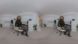 Natalia Forrest - Secretary Smartphone - (Virtual Reality)-0