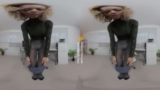 Natalia Forrest - Secretary Smartphone - (Virtual Reality)-2