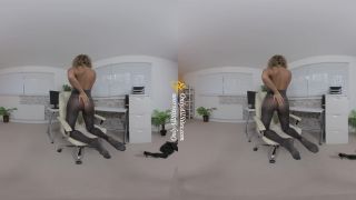 Natalia Forrest - Secretary Smartphone - (Virtual Reality)-6