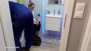 [K2S.CLUB] RalphXXXpl - Hausfrau Steckte in Der Waschmaschine Fest Und Klempner Fickte Sie - FullHD 1080P-1