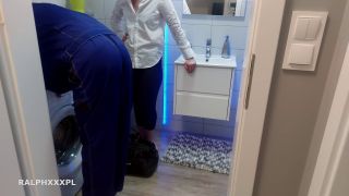 [K2S.CLUB] RalphXXXpl - Hausfrau Steckte in Der Waschmaschine Fest Und Klempner Fickte Sie - FullHD 1080P-2