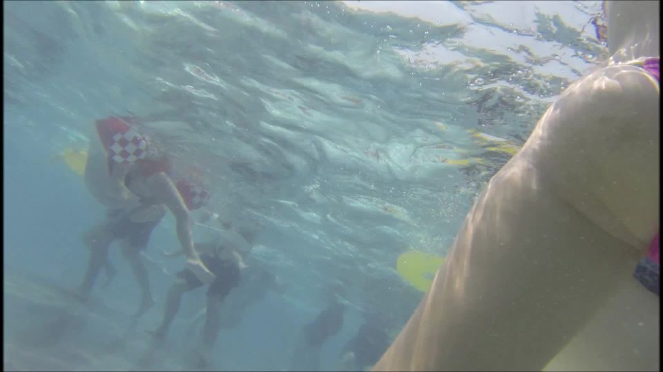 Voyeur Under the water in the swimming pool - pcolle YMUW-1003 on voyeur 