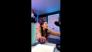 Violet Brandani 0yuIiqCF1gAvaPajaiOiSyh5W2oAwSNP-2