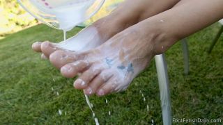 free online video 29 Alix Lovell Cream Feet on feet porn lesbian feet femdom-6