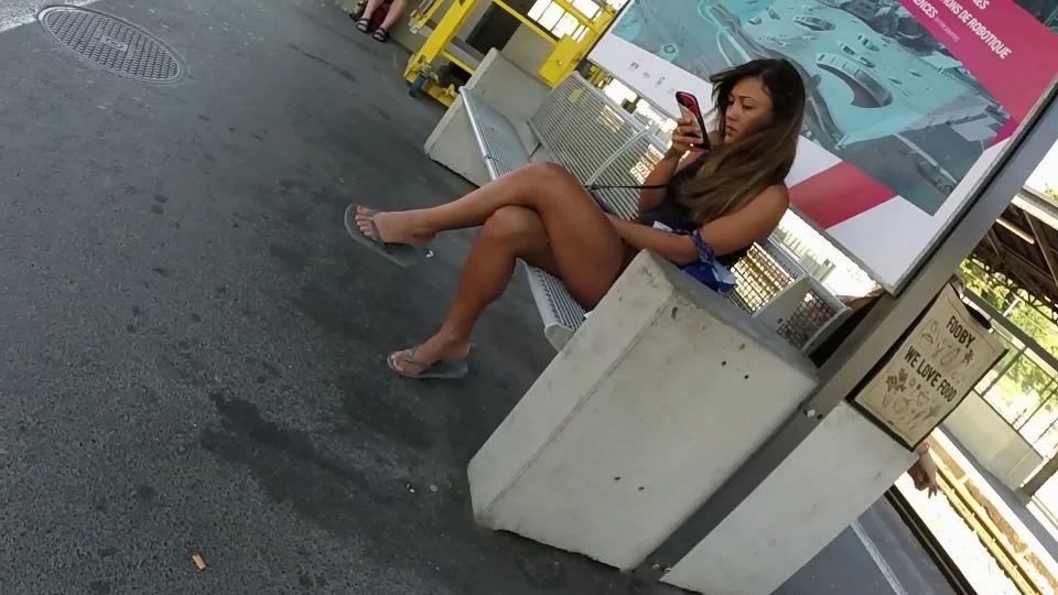 Sexy milf legs crossed toes amar voyeur candid 50