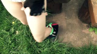 C_podrygoi_na_prirode-0