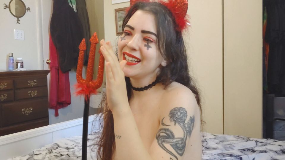 LilRedVelvet – Welcome to Hell.