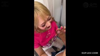 Reducing Mosaic MAAN-1106 【美脚ジーニストGAL】ダメージの数＝今日の濡れ具合！デニムに食い込むハミ尻を試着室で晒しながら禁断のじゅぼじゅぼフェラ抜き！我慢できず彼氏に隠れて腰振り乱舞！穴あきジーンズから滴り落ちる潮吹きの嵐！背徳の濡れ痕が止まらないおほイキNTR！！【ジーニスト女子】【れいか】-2